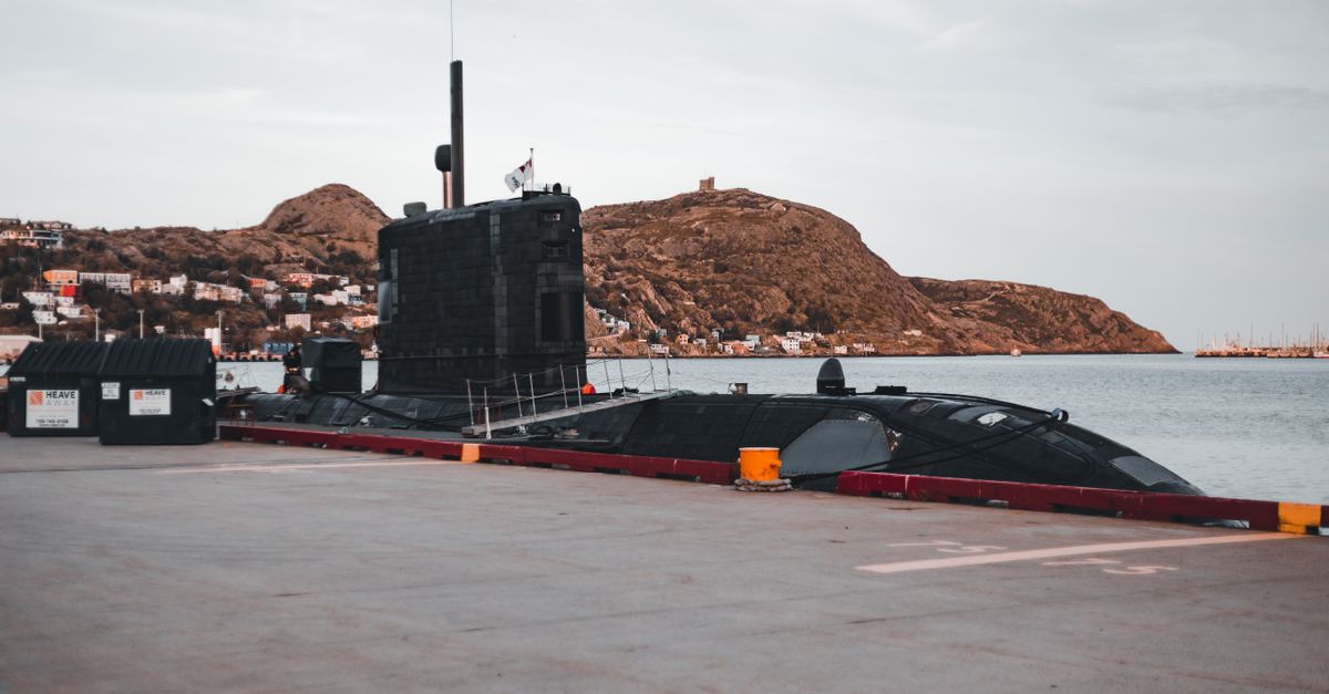Canada cumpara 12 submarine intr-un deal istoric