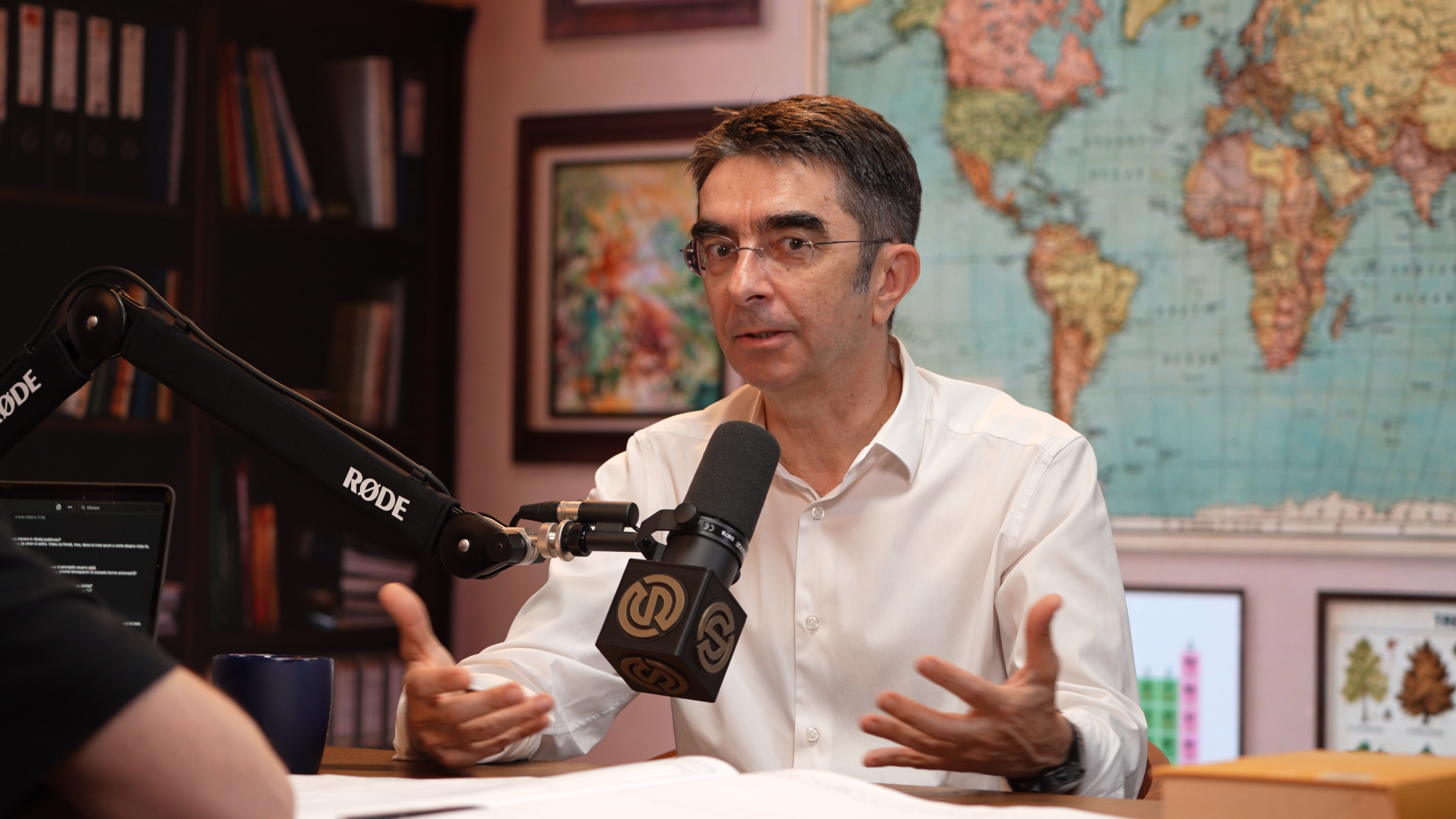 Găinușă: de ce radioul bate televiziunea oricând