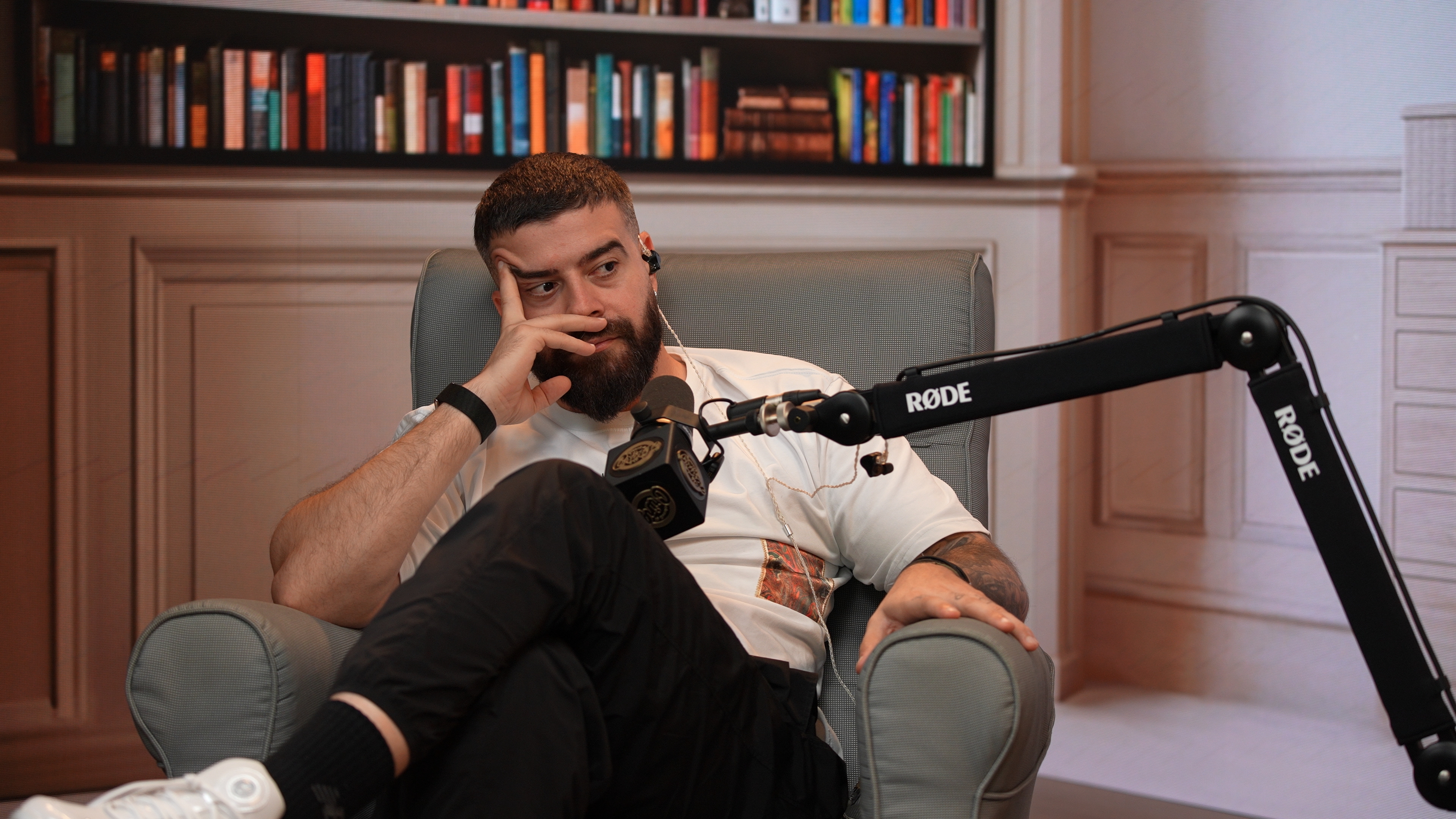 Raw bate calitate: 12M vizualizari vs 5.000