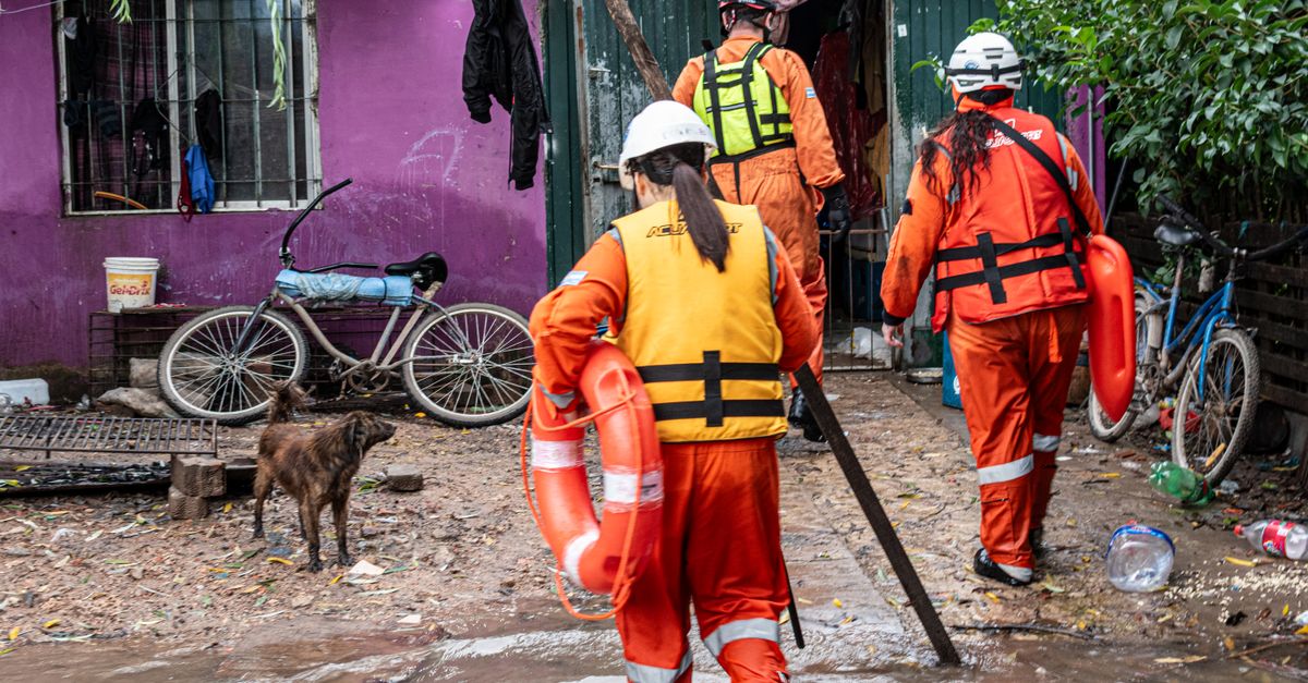 Peste 360 de morti in Nepal: doua lacuri ameninta sa se reverse