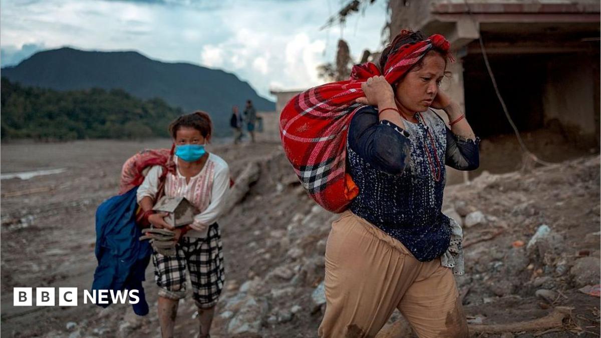 700 morti in inundatiile Nepal-Tibet, 261 straini disparuti