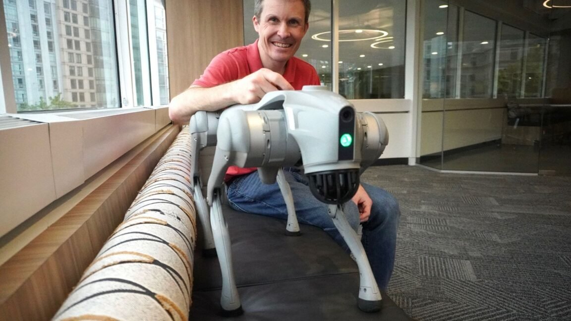 A dat 4.000 de dolari pe un câine robot chinezesc de la Unitree