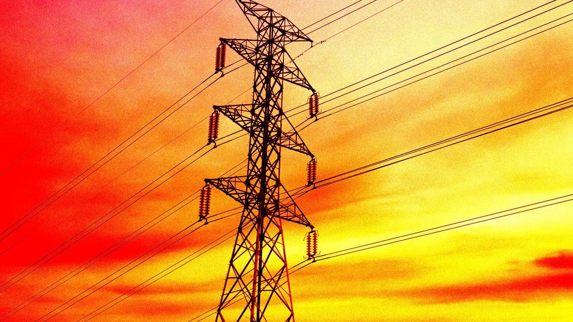 Agenții AI consumă mai mult curent decât două frigidere, arată calculele unui climatolog