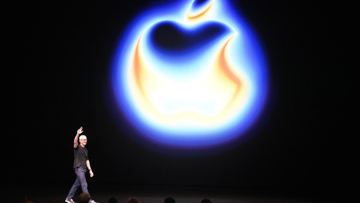 AI scumpește iPhone-ul: Apple lovită din două direcții