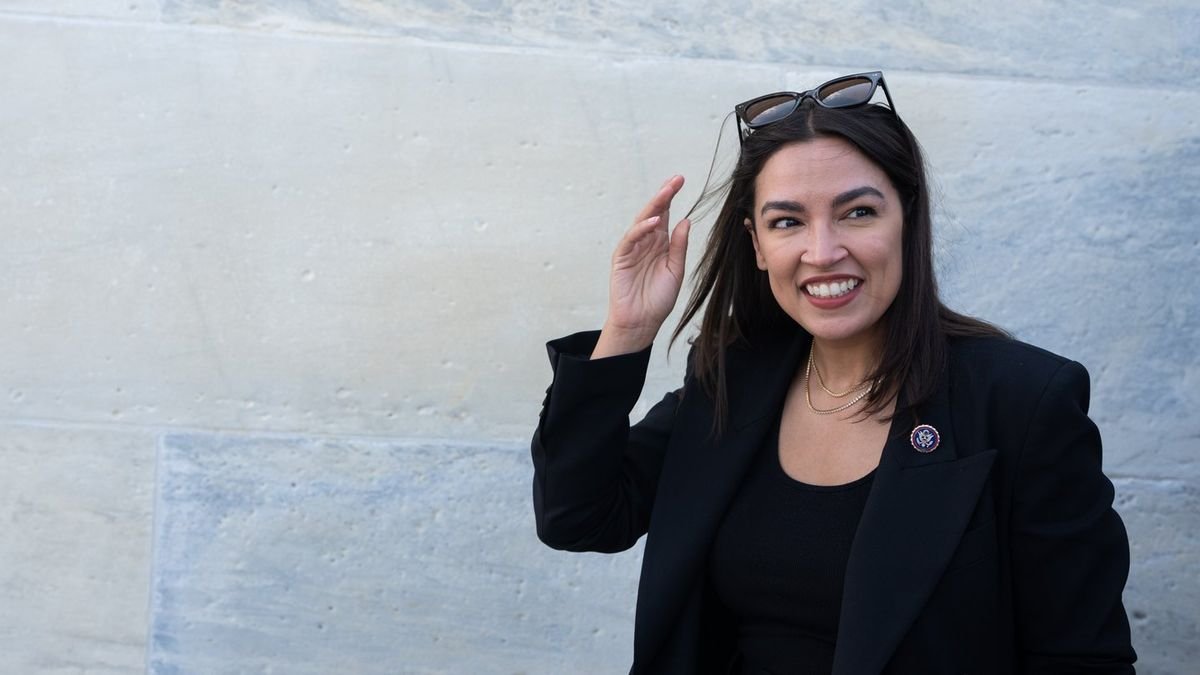 AOC, 36 de ani, a înghețat ovule și vorbește fără tabu