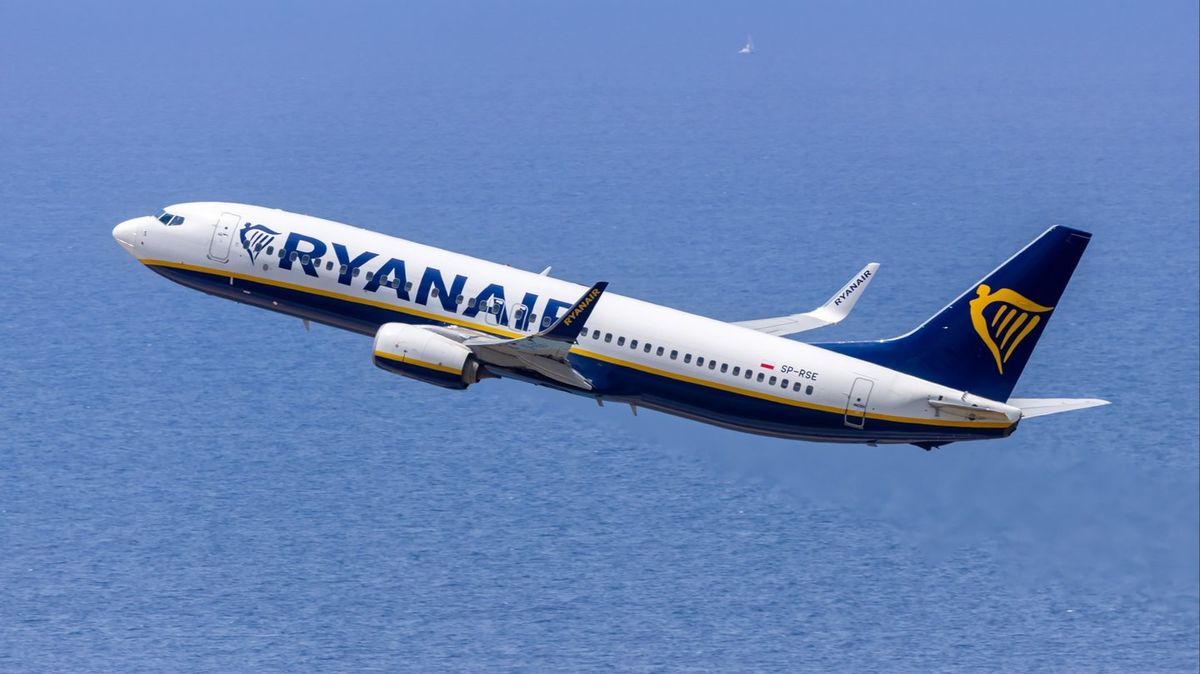 Avion Ryanair, la un pas de dezastru după 3 aterizări eșuate