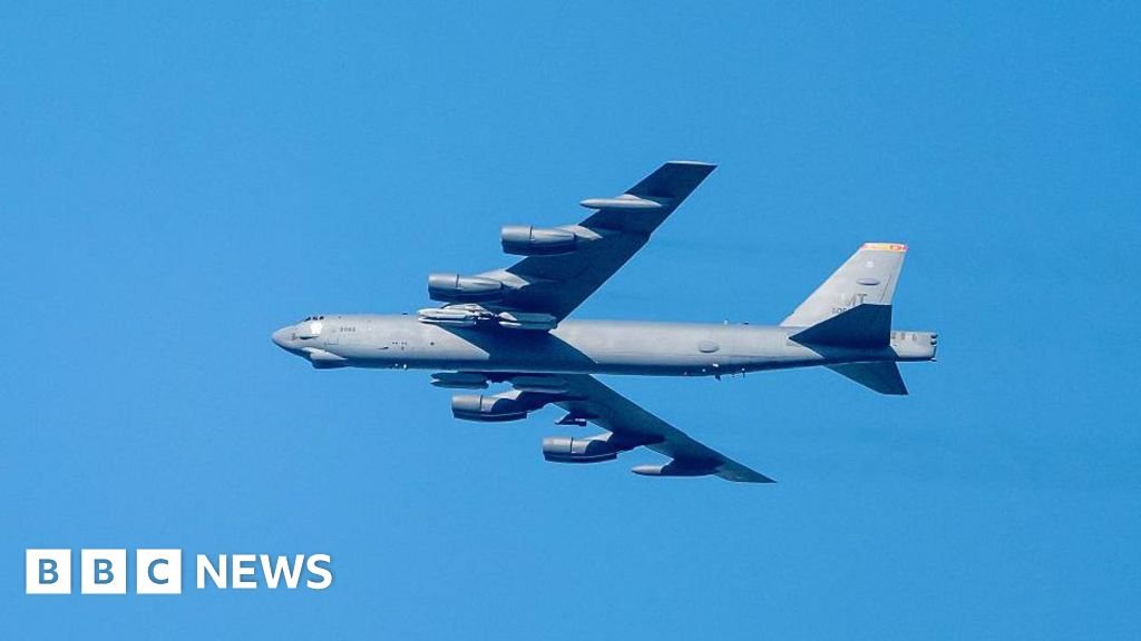 B-52 american s-a prăbușit în California: toți cei 8 membri ai echipajului au murit