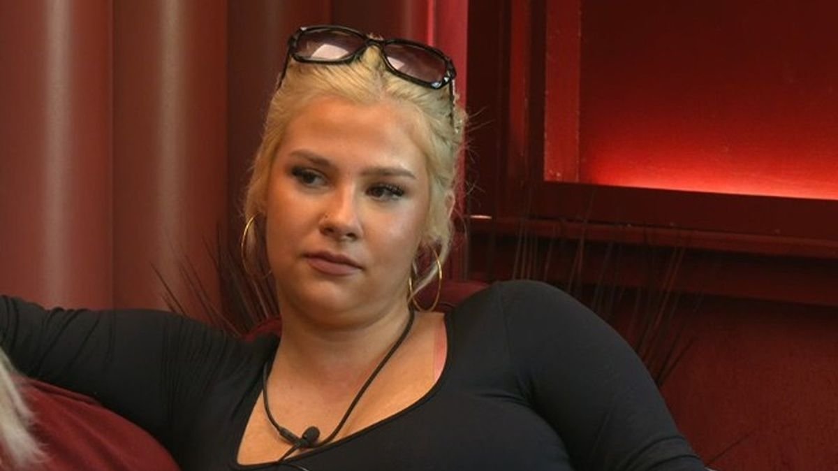 Big Brother UK: «M-ai speriat, imi e rusine». Ce i-a spus o concurenta colegei cvadruplu amputate