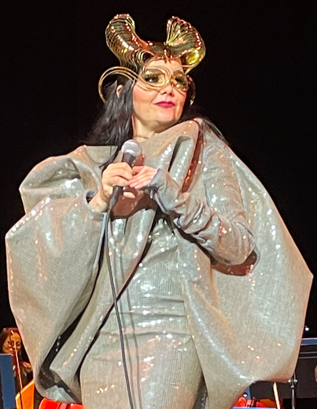 Björk organizează un rave la eclipsa de soare din Islanda
