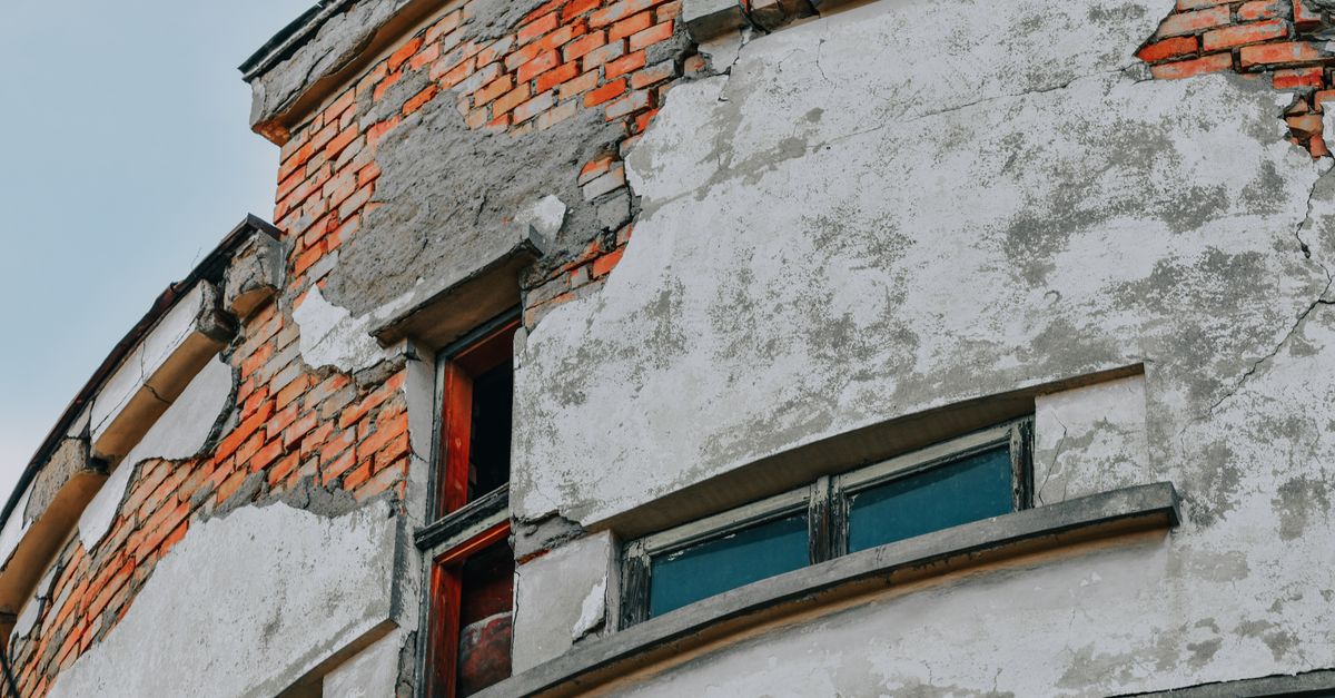 Bloc evacuat de urgenta in Bucuresti, crapatura pe trei etaje