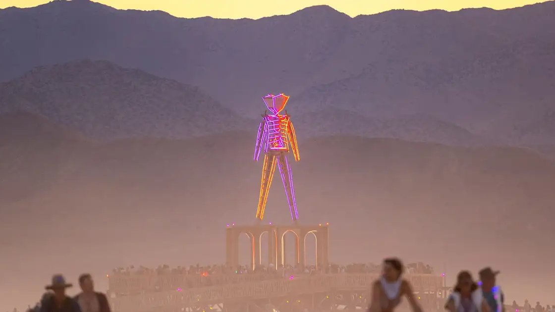 Burning Man 2026 confirmă doi morți: ce se știe despre tragedie