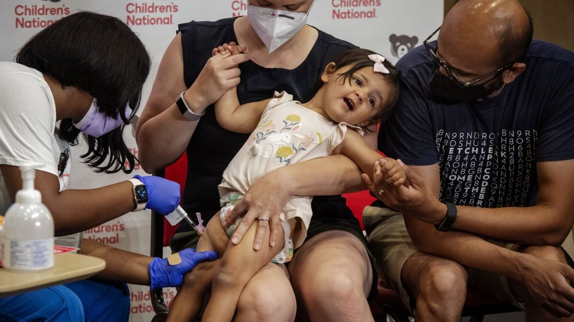 CDC-ul lui RFK Jr. blochează accesul statelor la vaccinuri COVID pentru copii