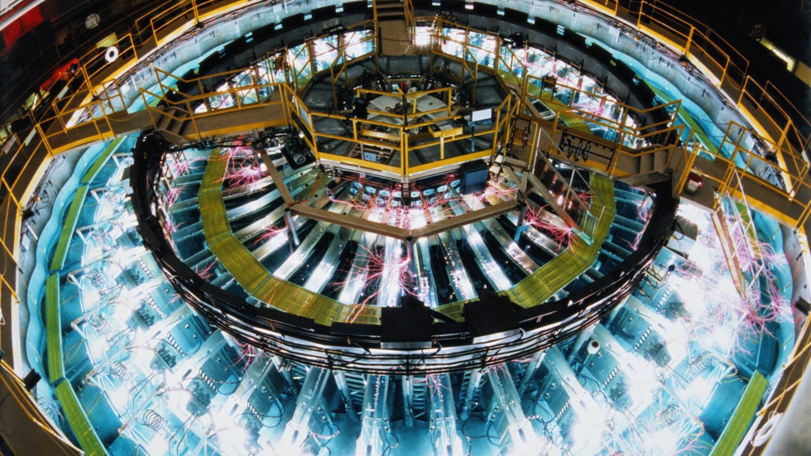 CERN s-a oprit și conspiraționiștii au înnebunit pe internet