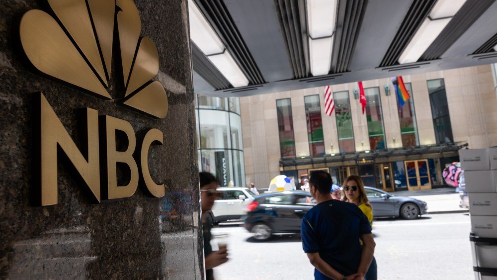 Comcast rupe NBCUniversal: va cumpăra Netflix cel mai mare TV din lume?