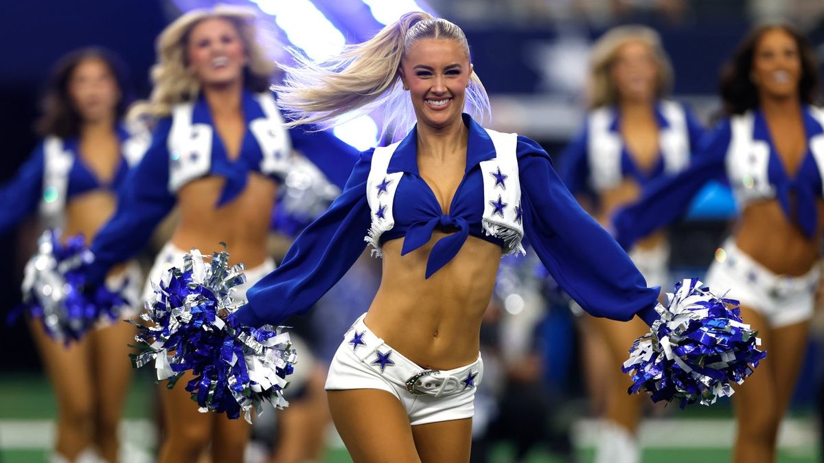 Dallas Cowboys Cheerleaders dau în judecată My Chemical Romance
