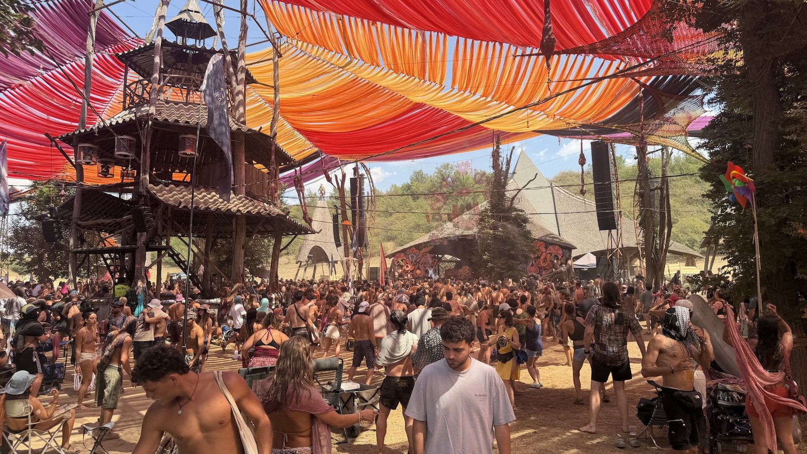 De ce oamenii mor în fiecare an la festivalurile de psytrance
