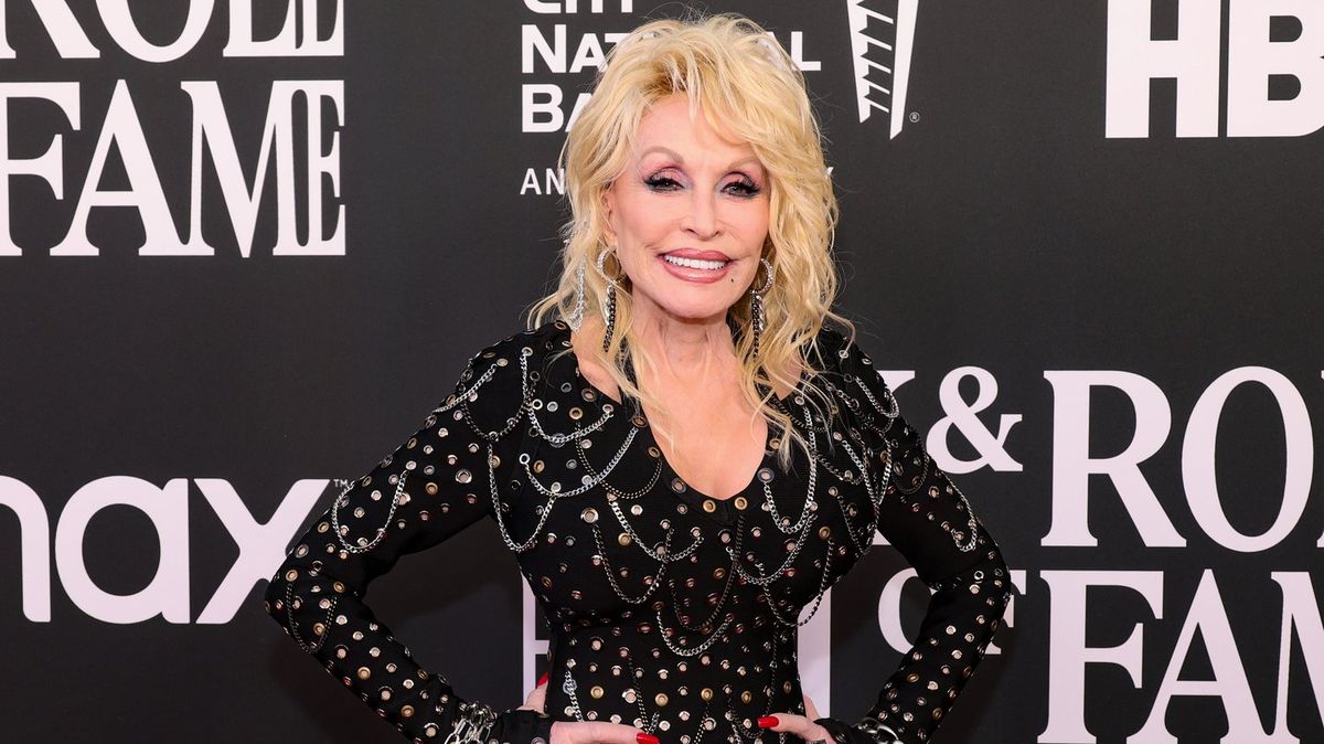 Dolly Parton a murit. CNN a difuzat poza unei imitatoare