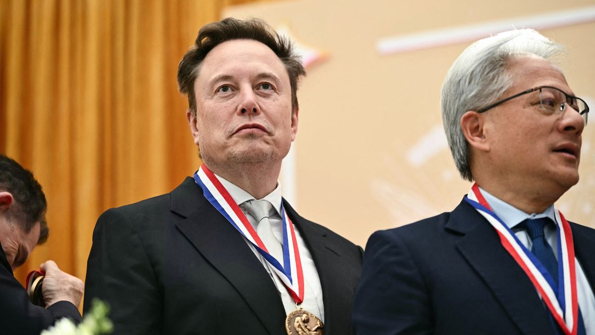Elon Musk promite bani fiecarui copil din America