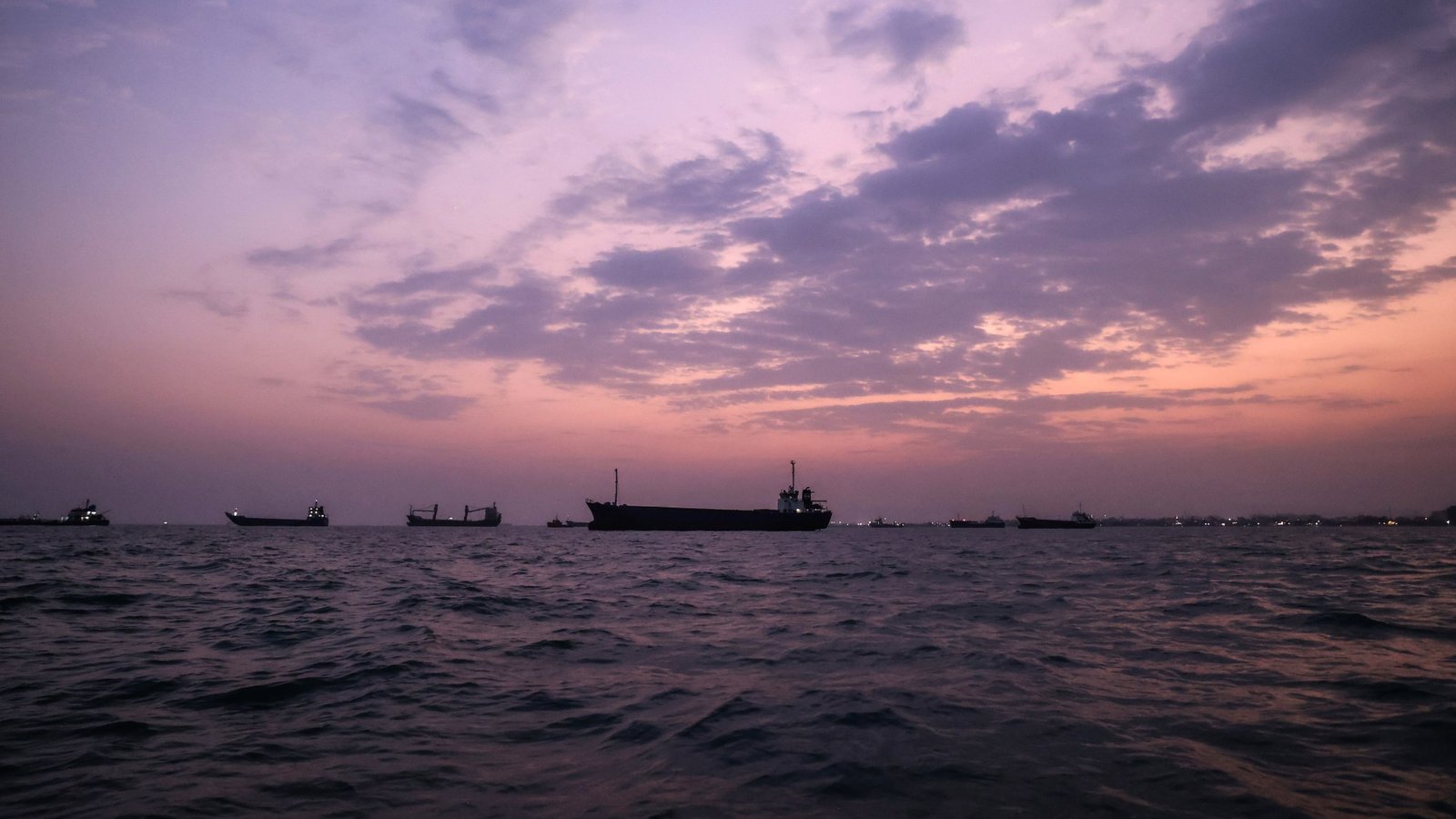 Escaladare în Hormuz: IRGC lovește o navă americană fără pilot
