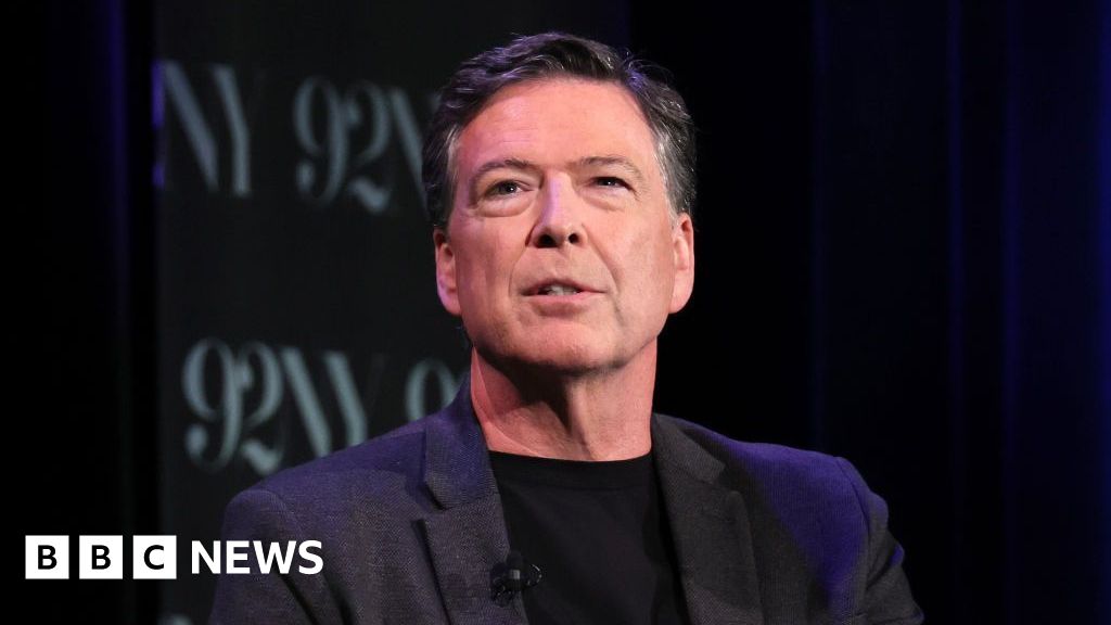 Ex-seful FBI James Comey, acuzat federal pentru a treia oara
