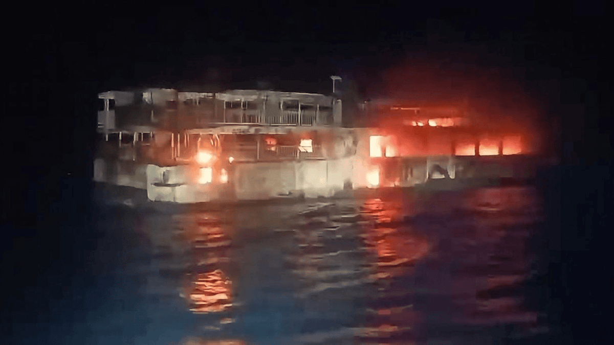Feribot în flăcări în Filipine: 5 morți, 86 dispăruți