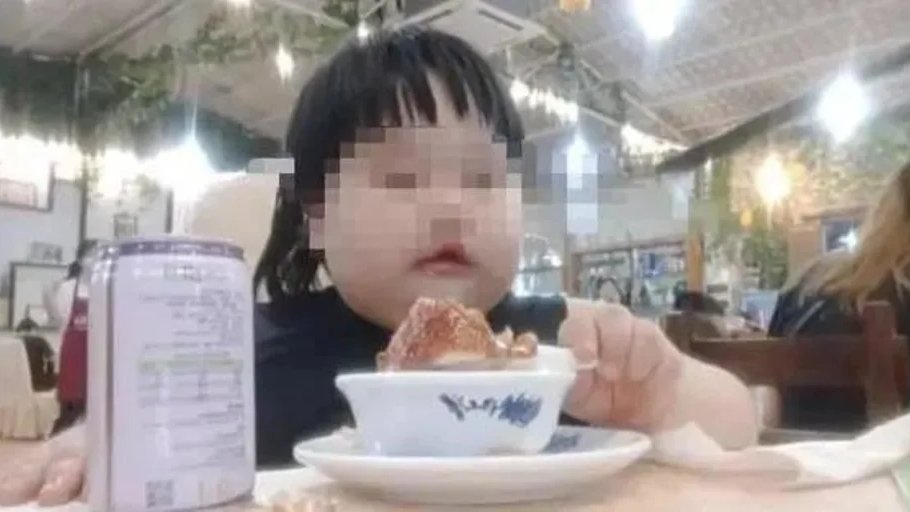 Fetița de 3 ani îngrășată la 35 kg pentru vizualizări pe internet