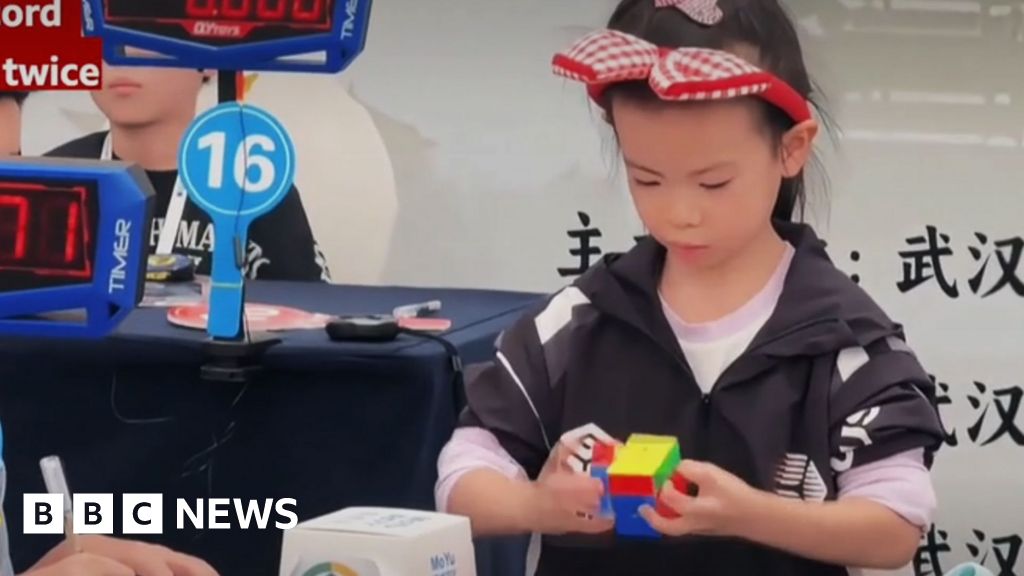 Fetita de 6 ani din China bate recordul mondial feminin la Rubik's Cube