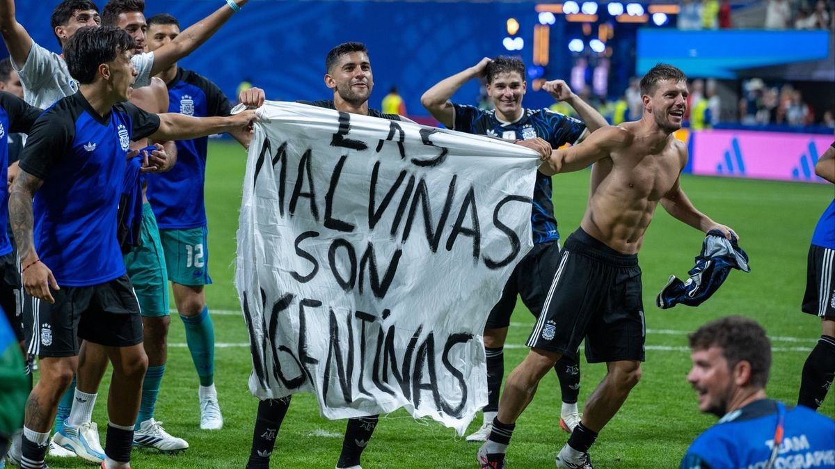 FIFA anchetează Argentina după bannerul cu Insulele Falkland