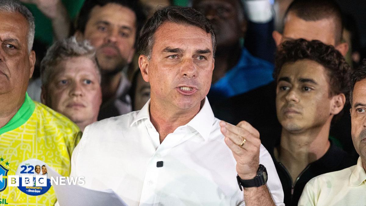 Flávio Bolsonaro, anchetat după ce nu și-a predat pașapoartele