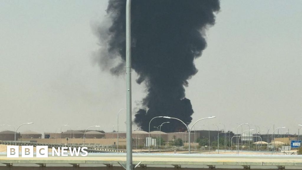Aeroportul din Riad, în flăcări: prima lovitură houthi în capitala saudită după 4 ani