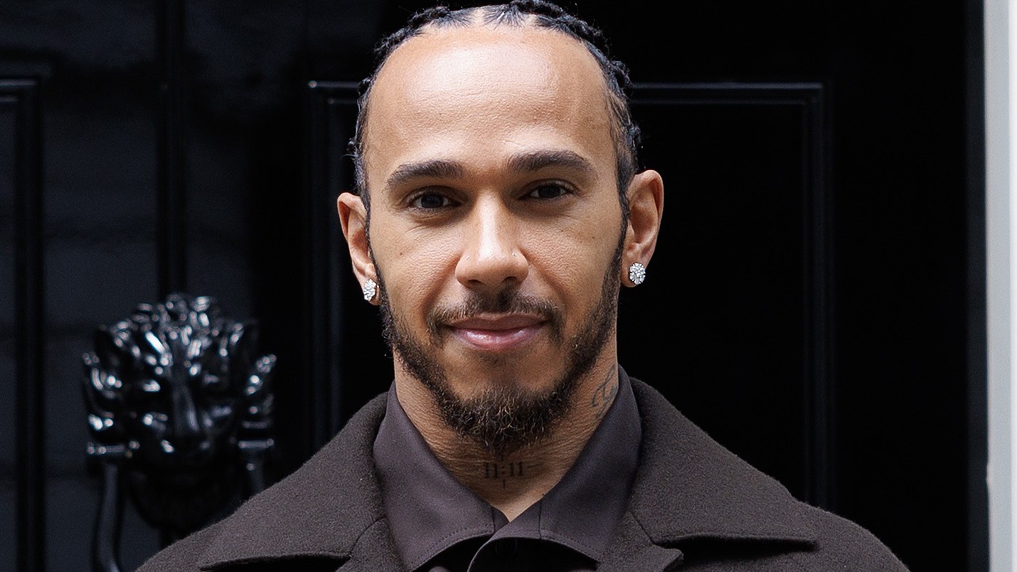 Hamilton nu se retrage: planuri mari la Ferrari după startul dificil
