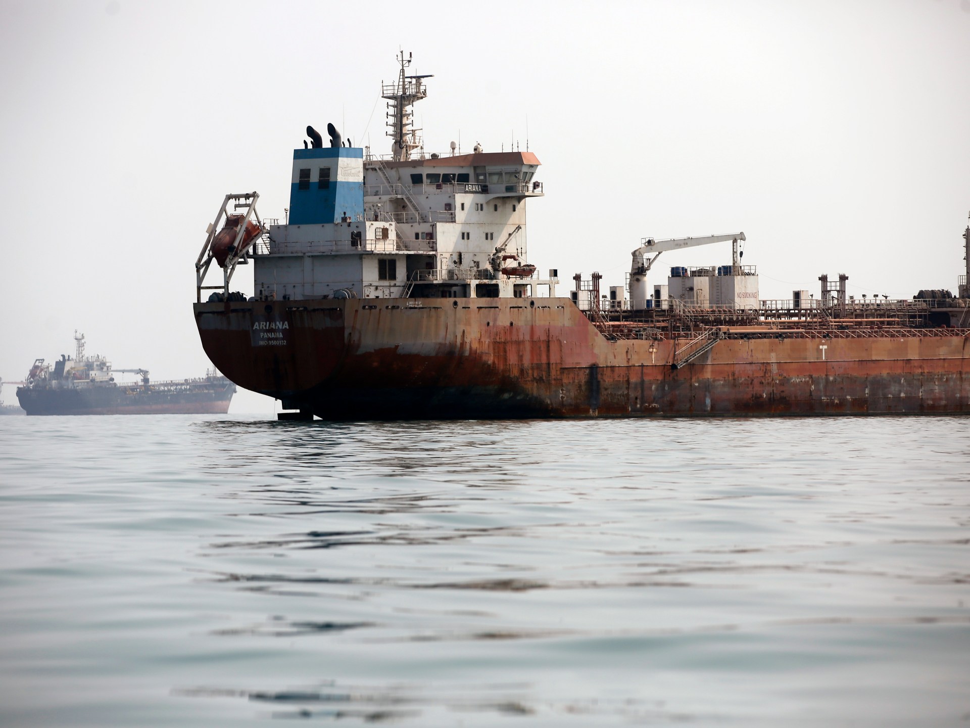 Houthii avansează la Bab al-Mandeb, atac langa Hormuz: petrolul explodează
