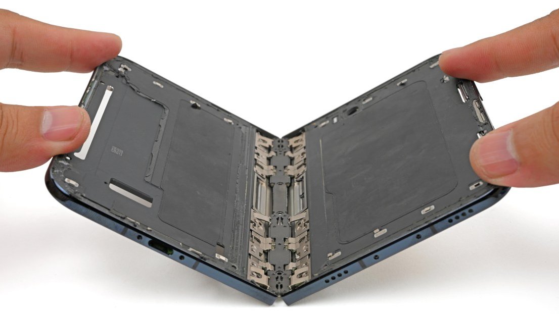 iPhone Duo crapă ecranul la câteva ore după lansare