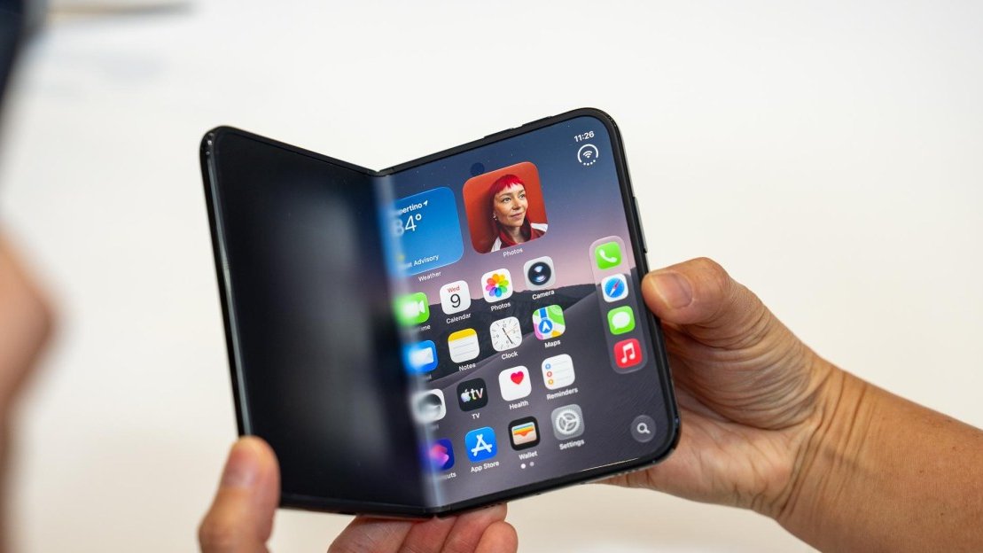 iPhone Duo la 1.999 de dolari: fanii Apple sunt în stare de șoc