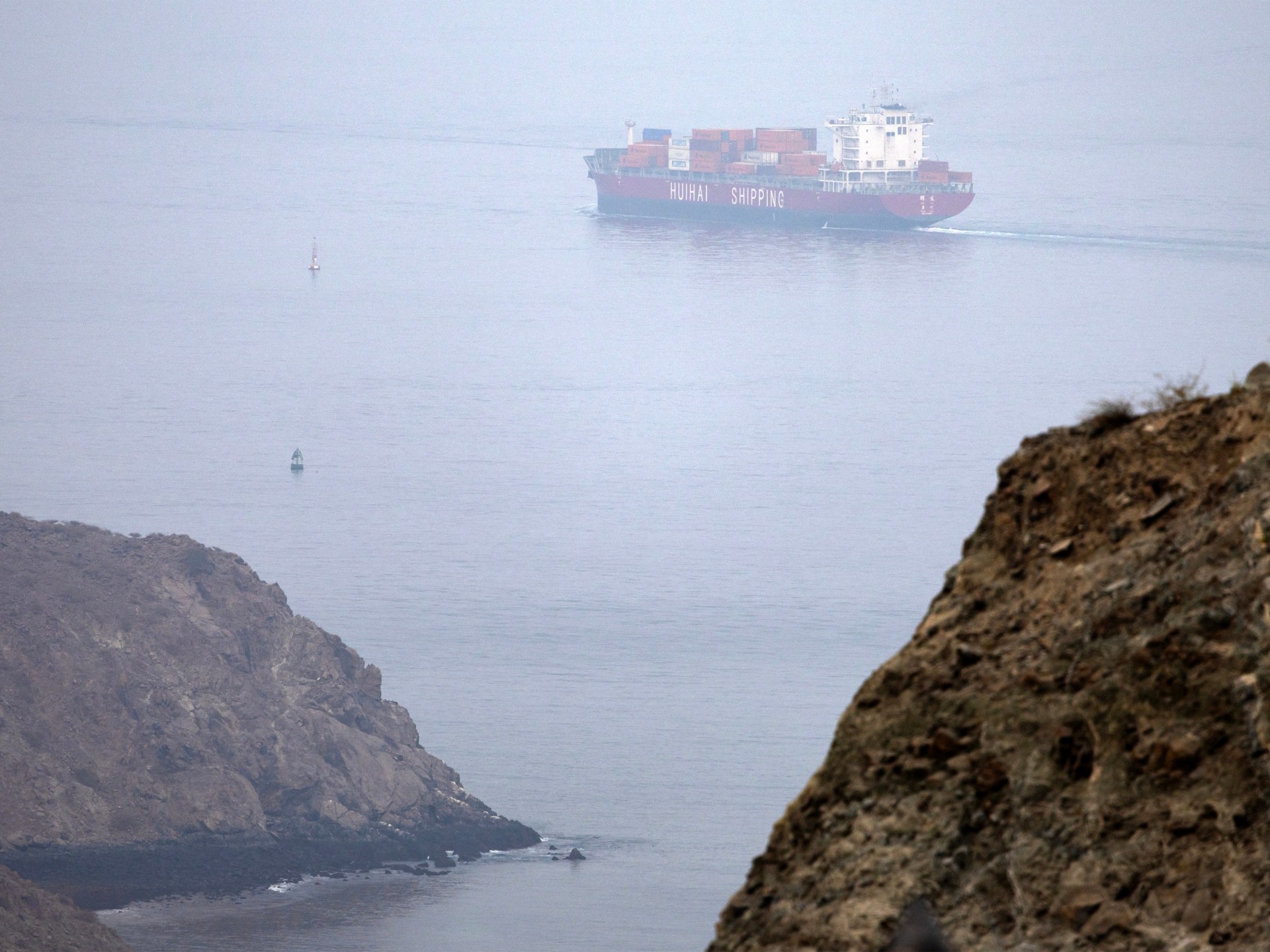 Iranul amenință că luptă până la capăt: două nave scufundate în Hormuz
