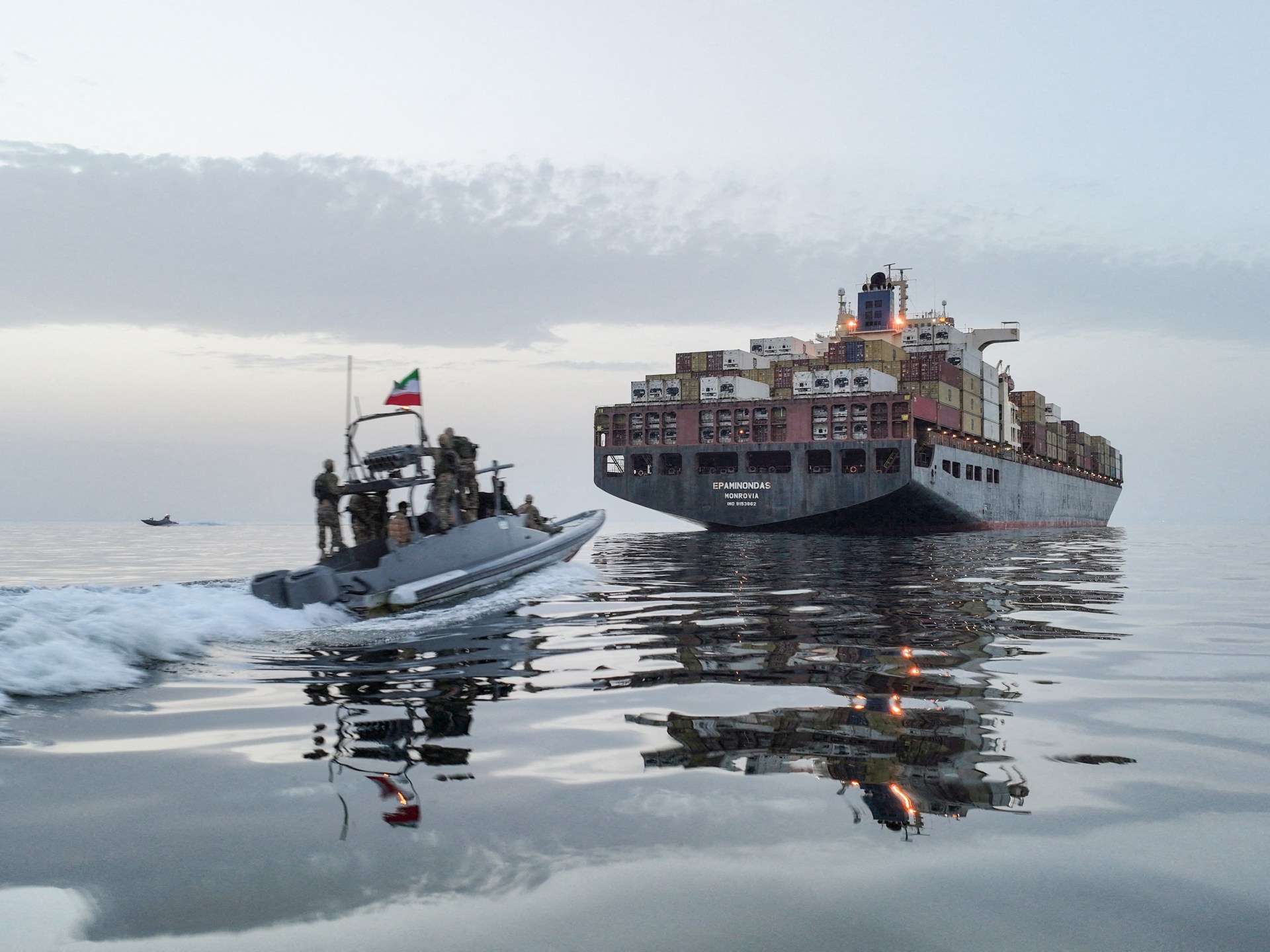IRGC ameninta bazele SUA daca tancurile petroliere trec prin Hormuz