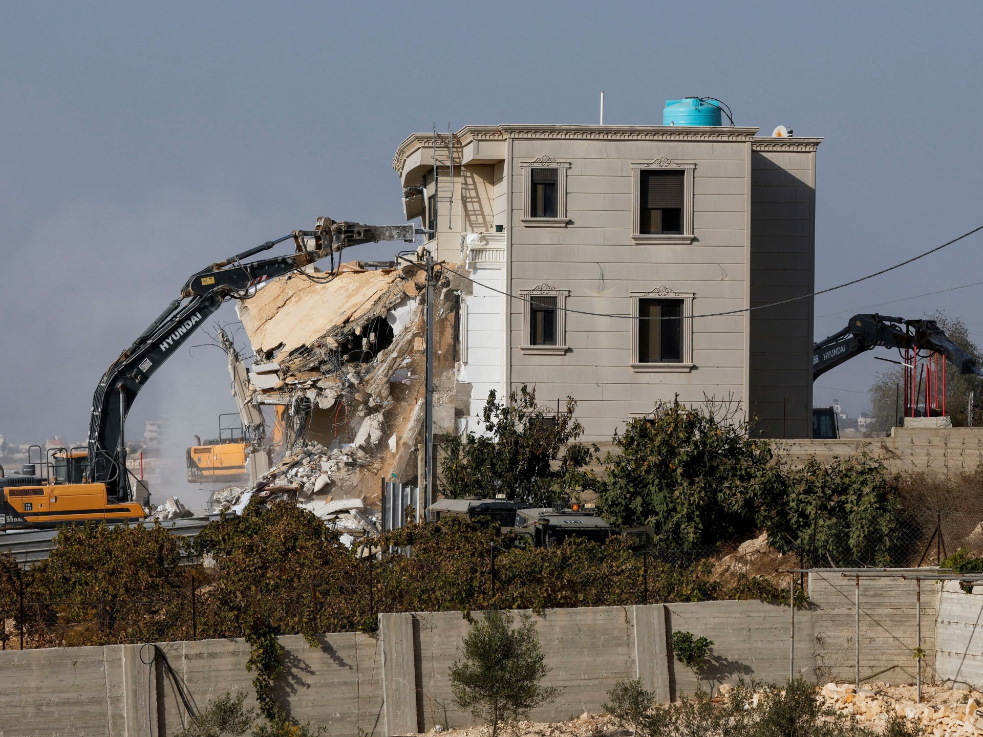 Israel bombardează intens sudul Libanului și blochează Cisiordania