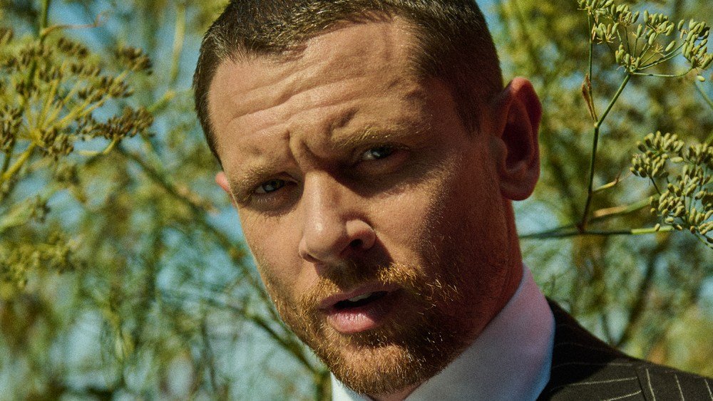Jack O'Connell și scandalul Murdoch: serialul Netflix care arde deja