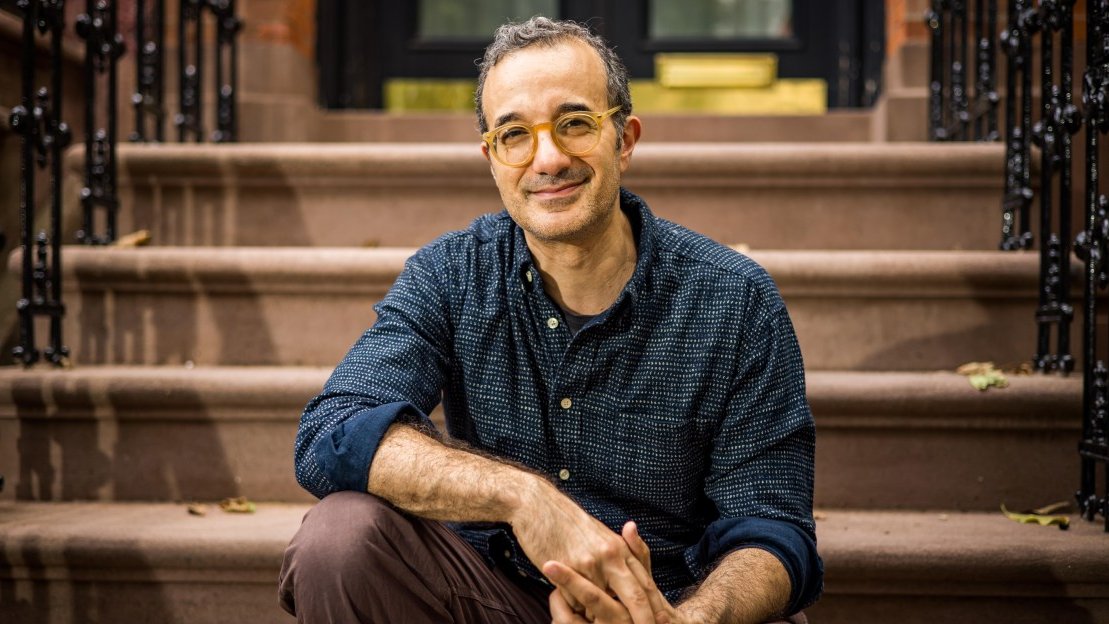 Jad Abumrad, creatorul Radiolab, nu suportă pernele pufoase de la hotel