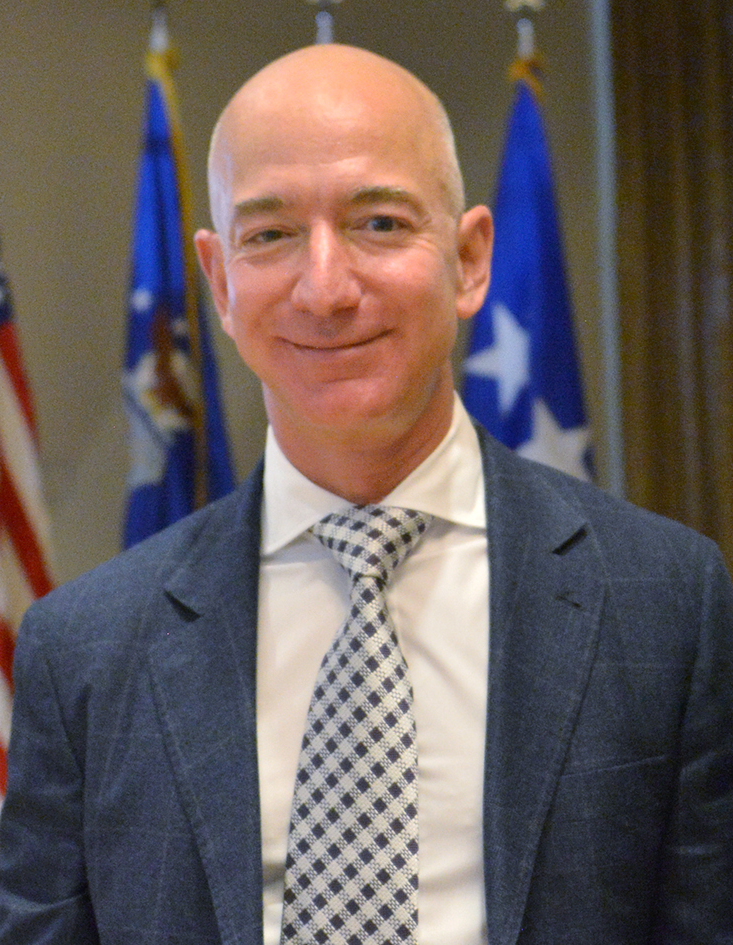 Jeff Bezos câștigă mai puțin decât un muncitor în construcții