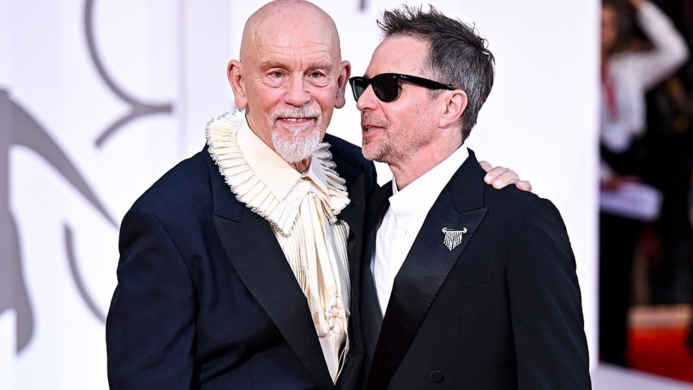 John Malkovich a reținut lacrimile la 13 minute de ovații la Veneția