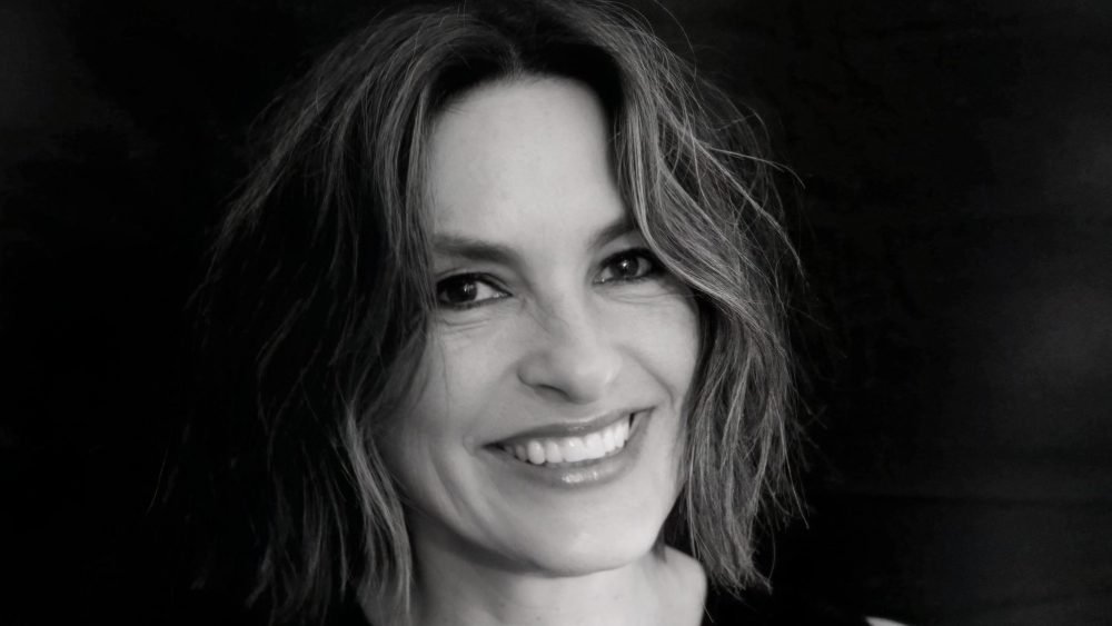 Mariska Hargitay prezintă Emmy 2026: prima femeie în 15 ani