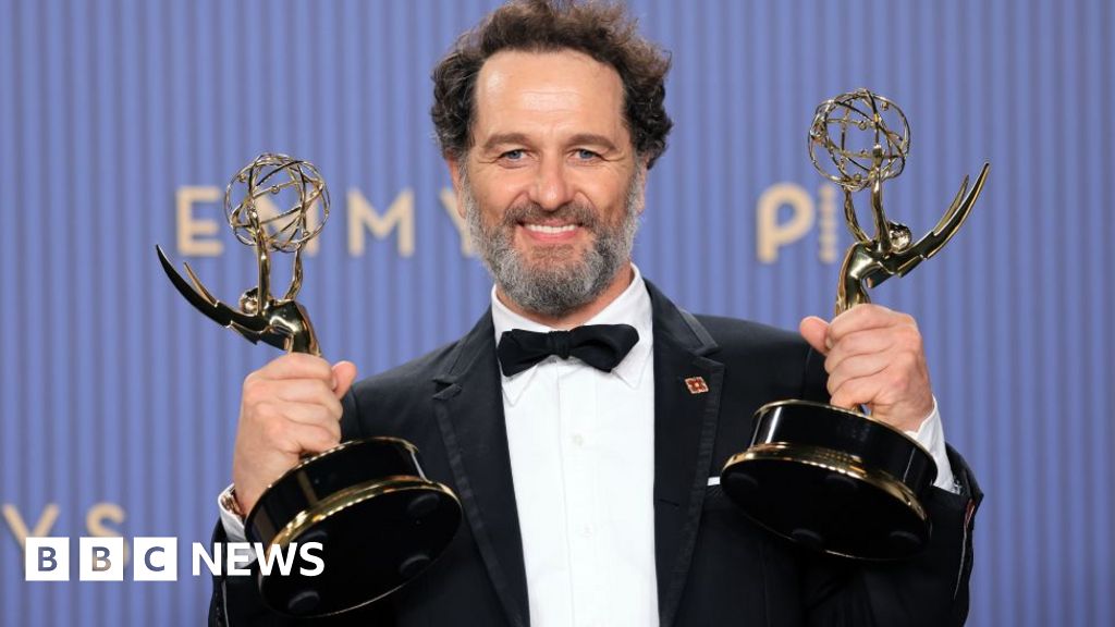 Matthew Rhys, seara istorica la Emmy cu doua trofee castigate simultan