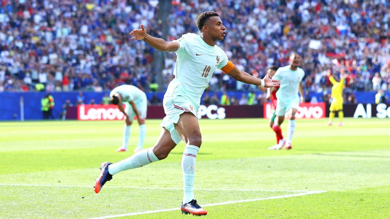 Mbappé și Dembélé duc Franța în semifinale