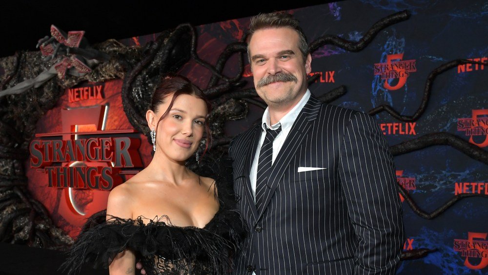 Millie Bobby Brown și David Harbour, din nou tată și fiică pe Netflix