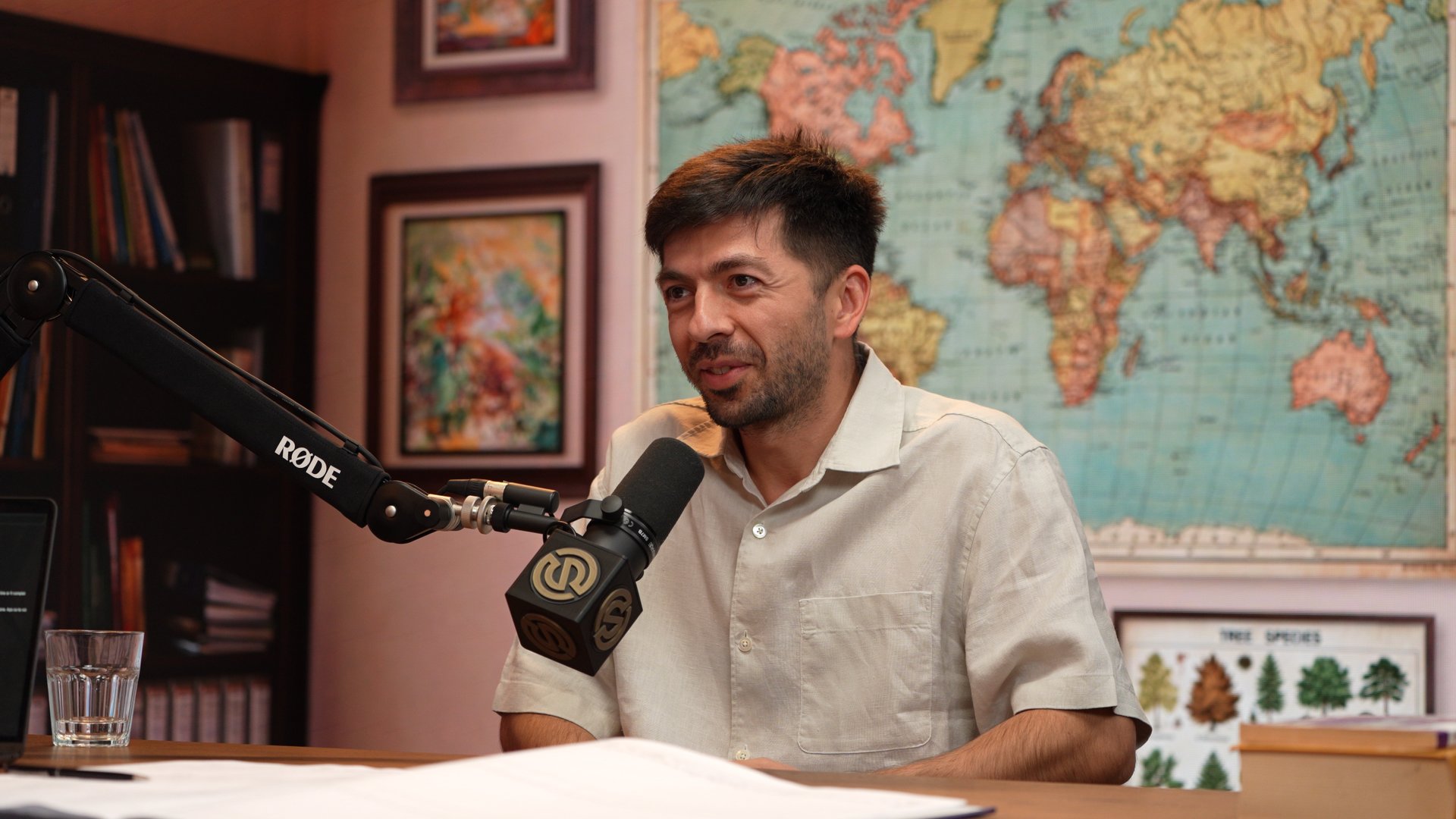 Mircea Bravo se ascunde în baie la premierele filmelor lui