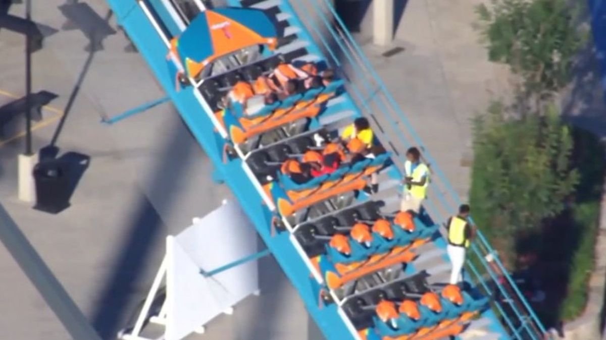 Moarte la Six Flags: Goliath, evacuat în plină cursă