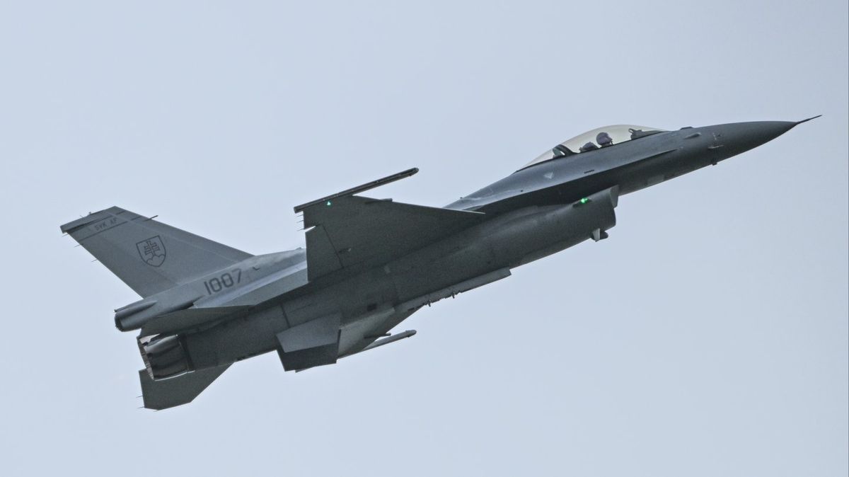 Alertă la Sulina: două F-16 românești, ridicate după ce o țintă aeriană a intrat în spațiul aerian al țării