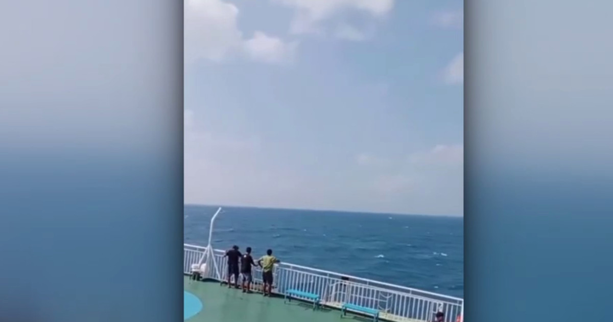 Nava cu 243 de oameni la bord s-a rasturnat in Indonezia: 140 de disparuti