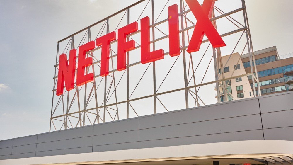 Netflix scade la minimul ultimilor doi ani la bursă